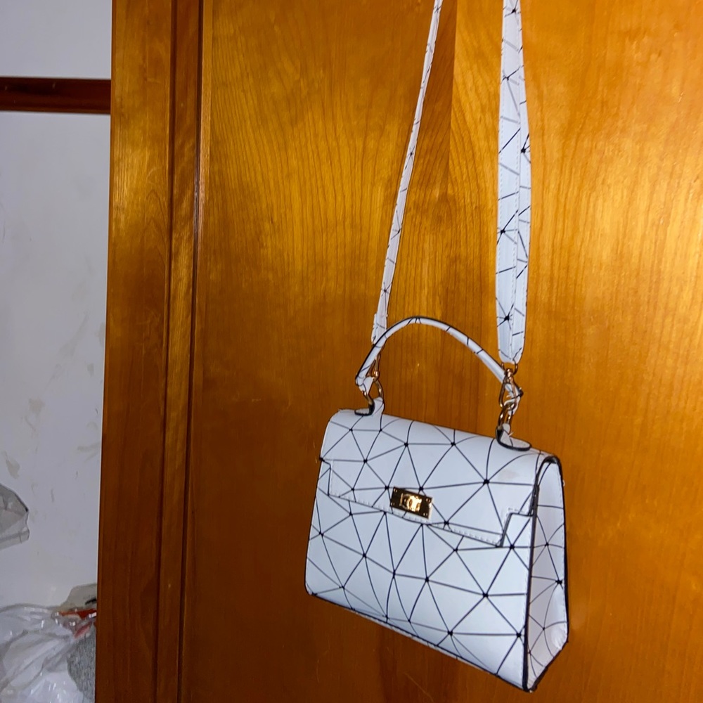 Geometric print cross body.